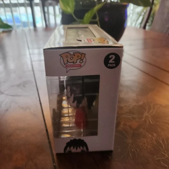 Funko Pop! Beetlejuice & Lydia Deetz 2-Pack - Picture 4 of 5